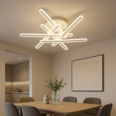 Lustra LED 73030/6WH+CR cu brate suprapuse si lumină reglabila 3000–6500K, montata deasupra zonei de dining, controlata cu telecomanda.