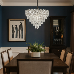 Candelabru rotund din cristal argintiu Ø500 mm, suspendat deasupra mesei dreptunghiulare din dining premium