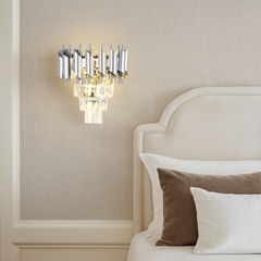 Aplica de perete argintie cu cristale rafinate si stil modern clasic, lumina calda ambientala pentru dormitor elegant