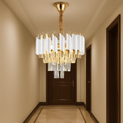 Candelabru rotund alb-auriu 9001-300 WH+FGD cu cristale se integreaza perfect in holuri elegante, oferind lumina calda si un plus de rafinament.
