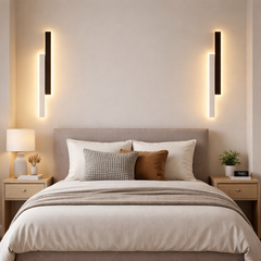 Aplica LED LUBAN Duo bicolor alb negru 36W folosita ca iluminare ambientala in dormitor modern