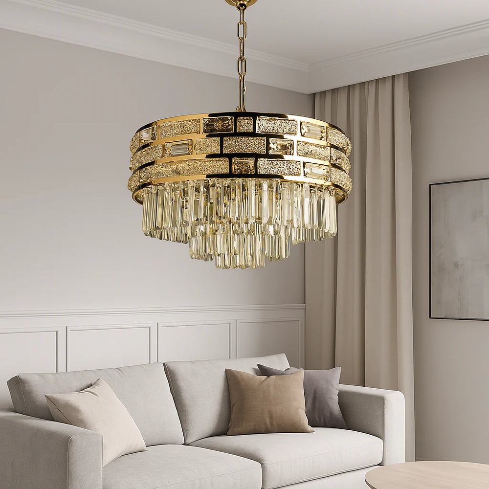 Candelabru rotund auriu cu cristale Ø500 cu 10 becuri E27 intr-un living spatios, lumina intensa si efect decorativ luxos.