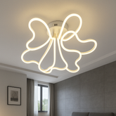 Lustra LED florala ondulata, 240W cu lumină reglabila si telecomanda, amplasata in zona de dining moderna pentru iluminare eleganta.