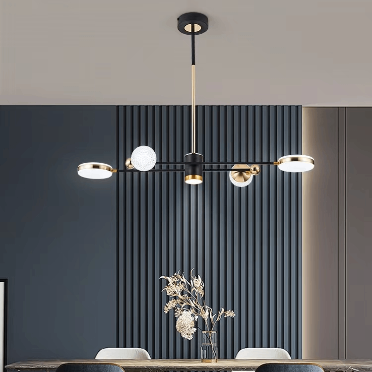 Lustra LED moderna 66W cu brate reglabile si lumina reglabila 3000K-6500K cu telecomanda, montata in living pentru iluminare eleganta si uniforma