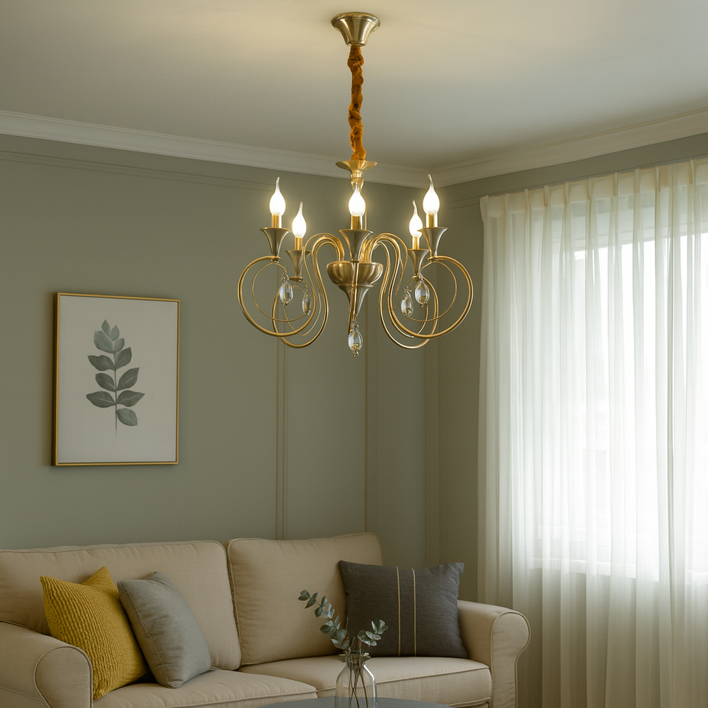 Candelabru clasic cu 5 brate in finisaj cupru antic, oferind lumina eleganta si calda unui living decorat traditional.