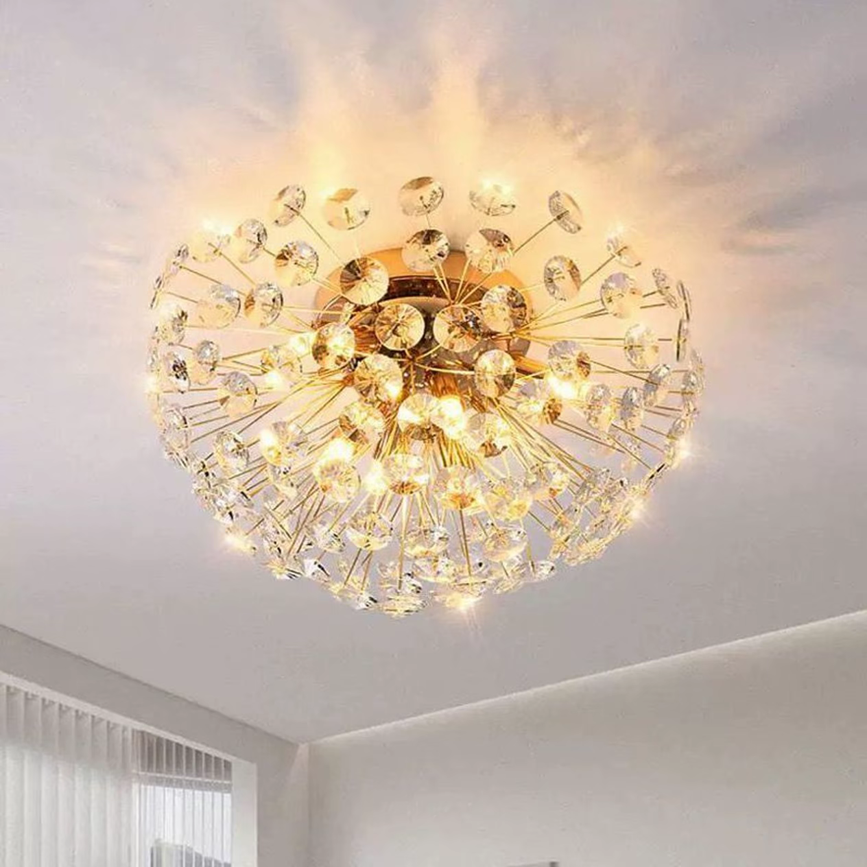 Lustra rotunda aurie Ø400 mm cu 4 becuri G9, lumina calda ambientala pentru dormitor modern compact.