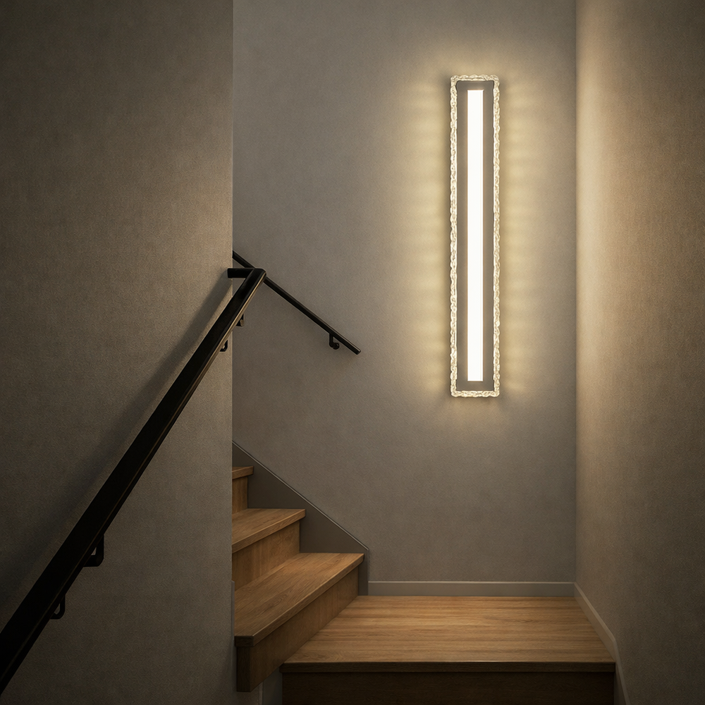 Aplica LED LUBAN Crystal cu design vertical, iluminare sigura si eleganta pentru casa scarilor