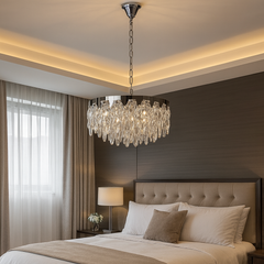 Candelabru rotund crom Ø500 in dormitor spatios, iluminare uniforma cu 10 becuri E27, atmosfera eleganta si relaxanta.