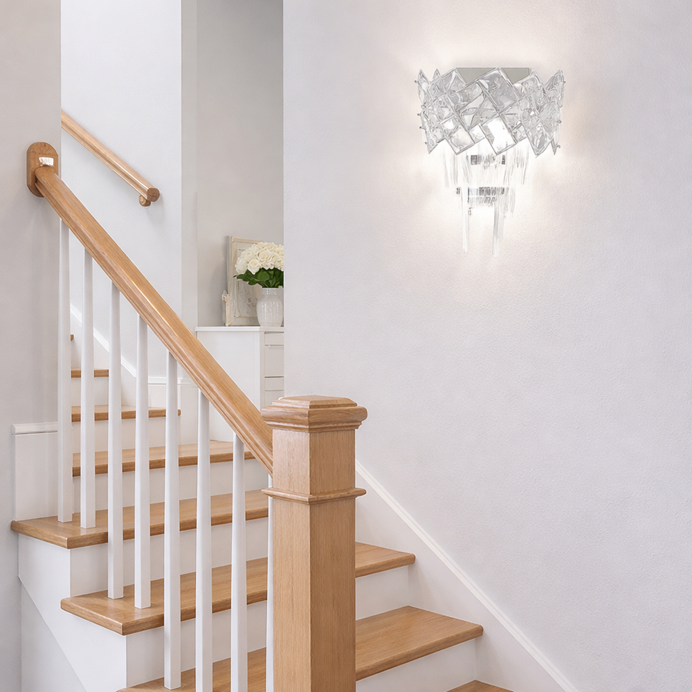 Aplica de perete crom cu cristale transparente si design vertical elegant, iluminare decorativa rafinata pentru casa scarii sofisticata