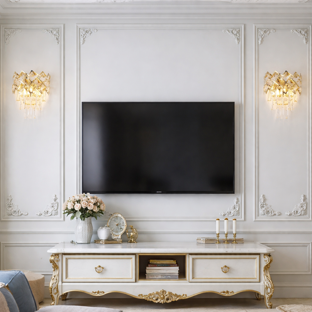 Aplica de perete aurie cu cristale transparente si stil glam modern, iluminare decorativa eleganta pentru living sofisticat