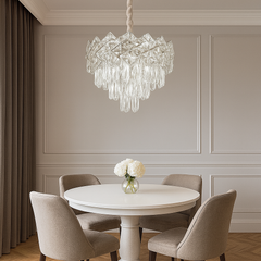 Candelabru rotund din cristal argintiu Ø300 mm, montat deasupra mesei dreptunghiulare din dining rafinat