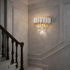 Aplica de perete alba cu cristale transparente si design vertical elegant, iluminare decorativa pentru casa scarii sofisticata