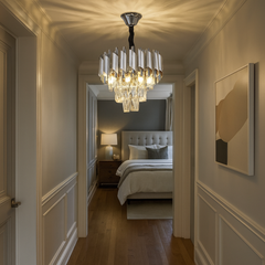 Candelabru rotund argintiu cu cristale 9001-300 SY este ideal pentru holuri, oferind lumina placuta si un efect vizual luxos.