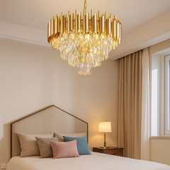 Candelabru rotund auriu 9001/300FG cu cristale lumineaza delicat dormitorul, oferind o atmosferă calda si accent glam.