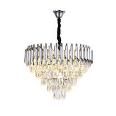 Candelabru rotund argintiu cu accente aurii și cristale, devenind punctul central luminos al unui living modern și spațios.