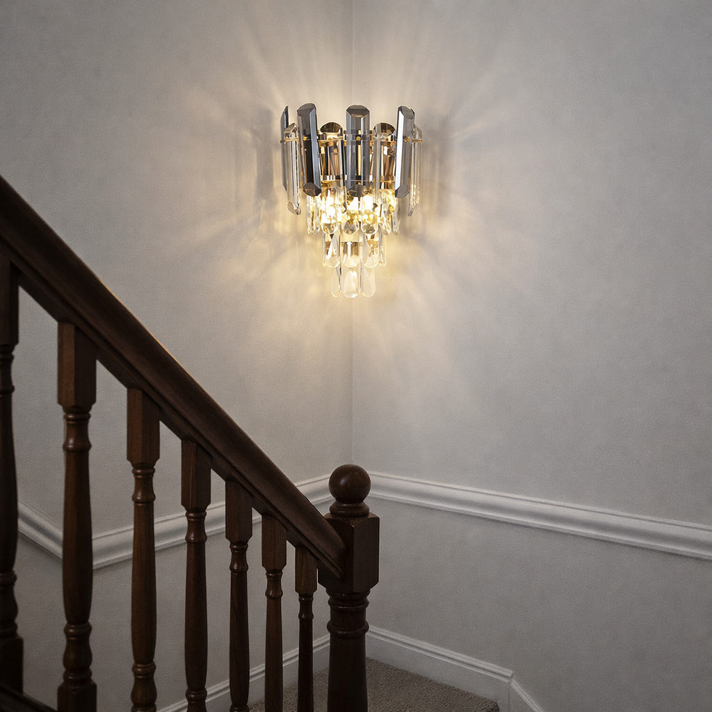 Aplica perete aurie cu cristale verticale 2xE14 montata in scara interioara moderna eleganta