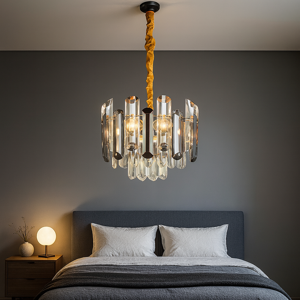 Candelabru rotund cu cristale Ø300 mm, 4xE27, oferind lumina calda si eleganta intr-un dormitor modern si compact.