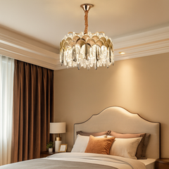 Candelabru LED rotund auriu Ø380 mm cu cristale tip bagheta, amplasat in dormitor modern, lumina LED uniforma 144W, stil luxos