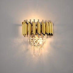 Aplica de perete aurie cu cristale rafinate si stil modern clasic, lumina calda ambientala pentru dormitor elegant