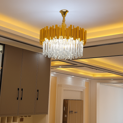 Candelabru negru cu cristale, forma rotunda Ø500 in living spatios, lumina puternica cu 8 becuri E27, fara telecomanda