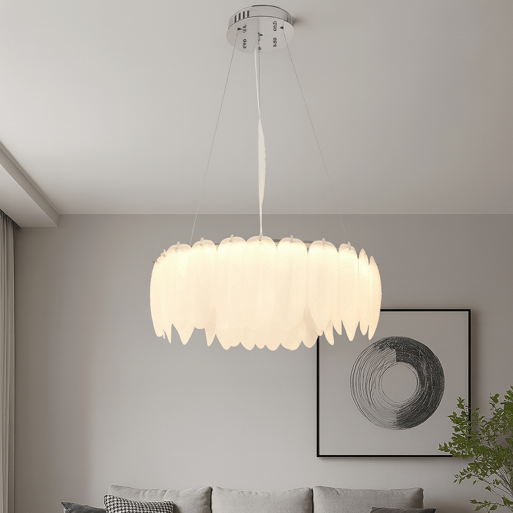 Candelabru LED liniar auriu 500 mm cu cristale verticale, montat in living modern, iluminare LED uniforma 96W, design glam contemporan