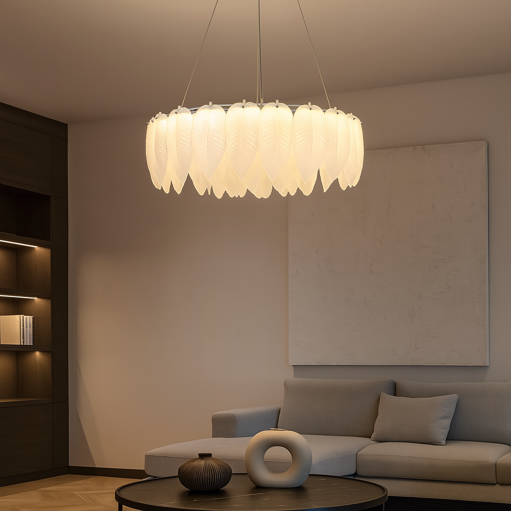 Candelabru LED liniar auriu 500 mm cu cristale verticale, montat in living modern, iluminare LED uniforma 96W, design glam contemporan