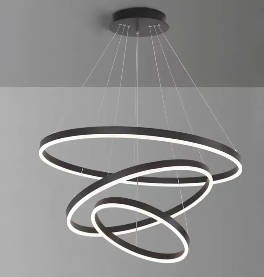 Lustra LED trei cercuri negru mat 140W cu telecomanda, iluminare premium pentru bar si spatii comerciale