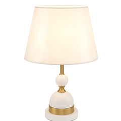 Veioza 8633 cu abajur textil alb/negru si accente aurii, ideala pentru birou modern, oferind lumina calda si atmosfera eleganta.