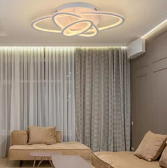 Lustra LED 19082/3WH alb cu design circular si telecomanda, luminand un living modern cu lumina reglabila 3000–6500K.