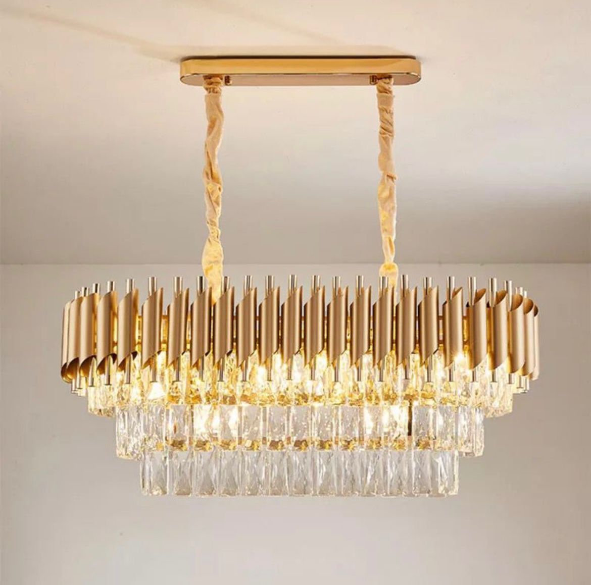 Candelabru rectangular auriu cu cristale 9001 pentru zona de dining moderna, iluminare ampla cu 8 becuri E27 si aspect elegant premium.