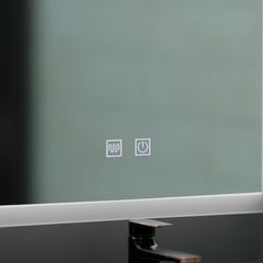 Oglinda smart verticala 60×80 cm cu bordura RGB, dezaburire inteligenta, control tactil si iluminare personalizabila.
