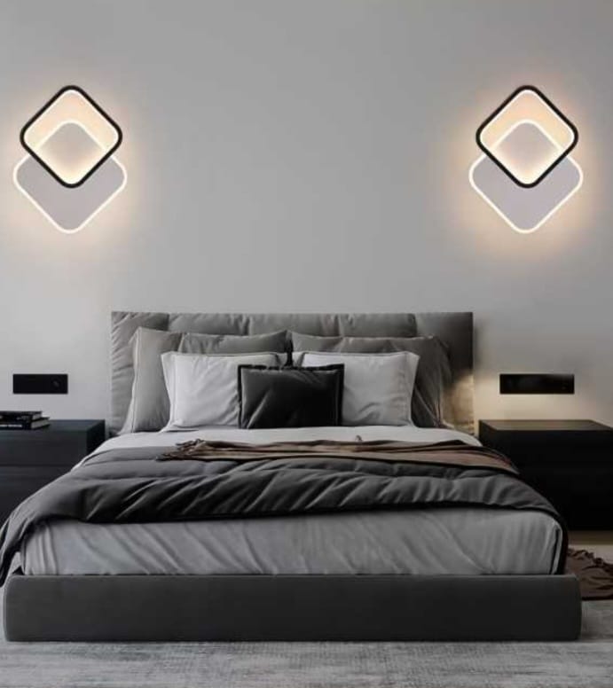 Aplica LED LUBAN Duo Ring 24W, design cu inele duble albe, montata in dormitor modern pentru lumina reglabila 3000–6500K