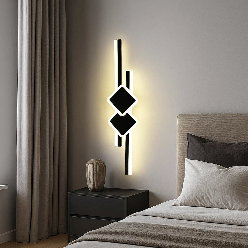 Aplica LED LUBAN neagra alungita 64W folosita ca iluminare ambientala in dormitor modern