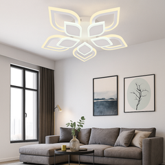 Lustra LED moderna 80W cu 5 cercuri si lumina reglabila 3000K-6500K cu telecomanda, montata in living modern pentru iluminare puternica, uniforma si eleganta